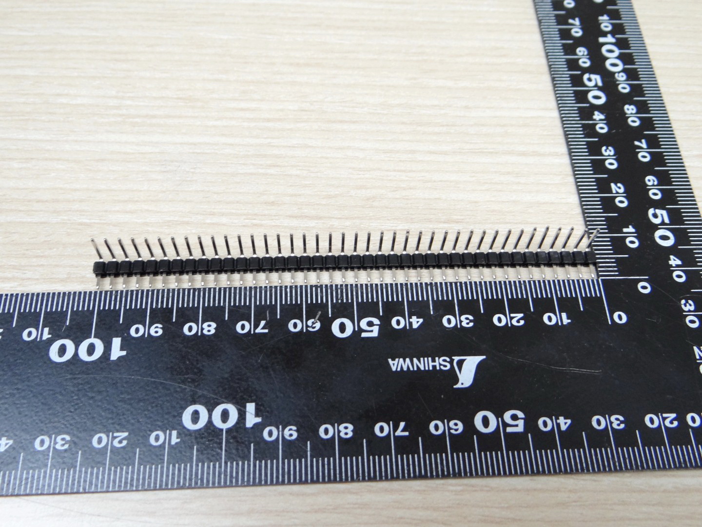 Pin Header 90 องศา ตัวผู้ขา 2.54 mm แถว 40 Pin (แพ็ค 20 แถว)