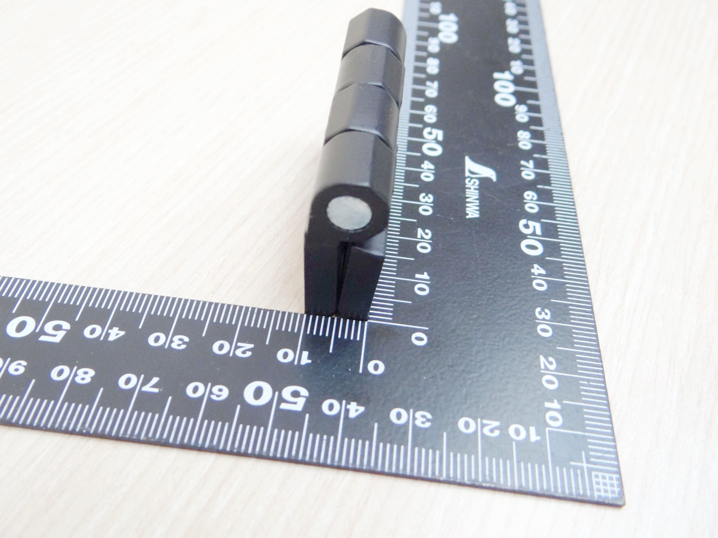 บานพับ Hinge 50x50 mm Zinc alloy ระยะรู 30x30 mm, รูยึด 6.5 mm (สีดำ)