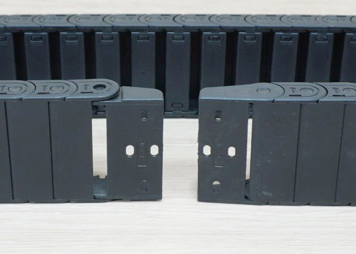 15 X 50 mm Cable Drag Chain R38mm ยาว 1M และ End Connectors (Semi-Enclosed)