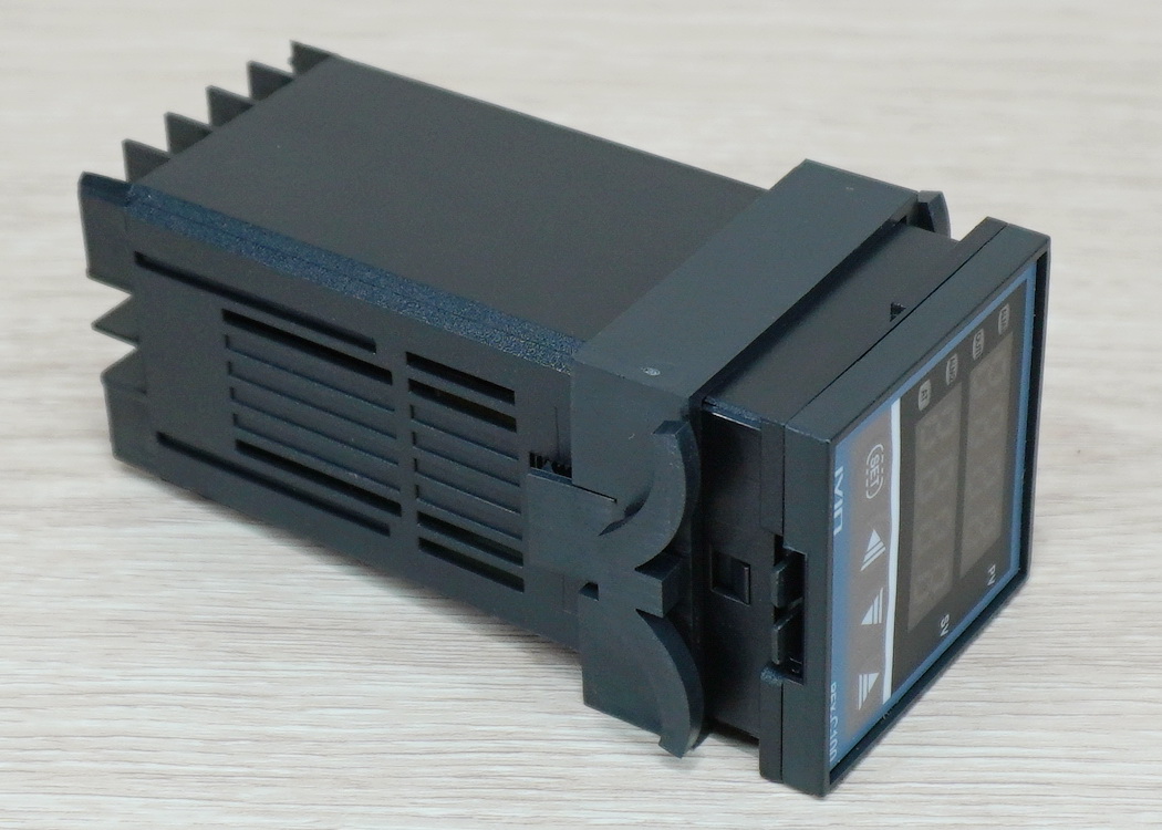 เครื่องควบคุมอุณหภูมิระบบ PID รุ่น REX-C100FK02-V*AN (240V/50HZ) + Thermocouple 0 to 400 °c