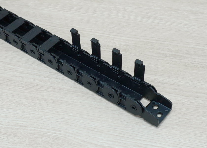 18 x 25 mm Cable Drag Chain R38mm ยาว 1M และ End Connectors (Semi-Enclosed)