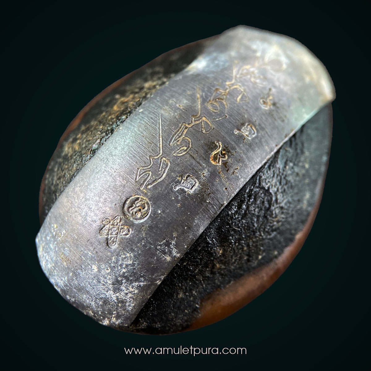 เบี้ยแก้พรายปรอท พิธี 9 ฤกษ์ 9 มงคล ครบ 200 ปี ปี54 วัดละหารไร่ จ.ระยอง จัดสร้างโดย มูลนิธิหลวงปู่ทิม (จารมืออุดผงพรายกุมาร คลุกรักชันโรงหลวงปู่ทิม วัดละหารไร่ พร้อมแผ่นตะกั่วจารมือ ตอกโค้ด หมายเลข 2829) หลวงปู่บัว,หลวงปู่คำบุ,หลวงพ่อสิน ปลุกเสก