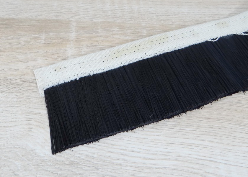 แปรงดักฝุ่น 70mm x 1M Nelon Brush Vacuum Cleaner (Black)