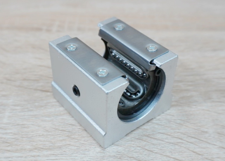 SBR20GA (ร่องเหล็ก ทนทานสูง) Steel Retainer Linear Ball Bearing Block