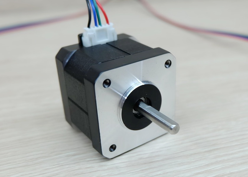 Usongshine - Stepper Motor 0.9° (Nema17) แรงบิด 42 N.cm 1.3A (17HS4401S-0.9) Black End