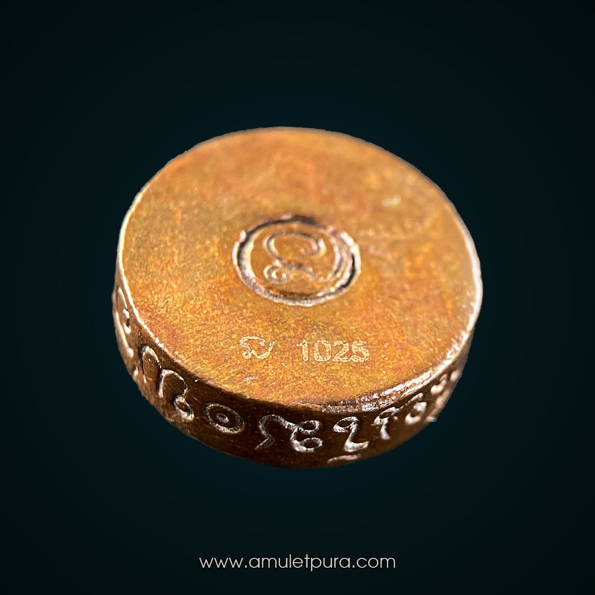 พระปิดตาเม็ดกระดุม เนื้อทองแดงเถื่อน รุ่นกำแพงแก้ว ปิด ปีด กัน แก้ ปี53 พ่อท่านคล้อย วัดภูเขาทอง จ.พัทลุง (ตอกโค้ด หมายเลข 1025)