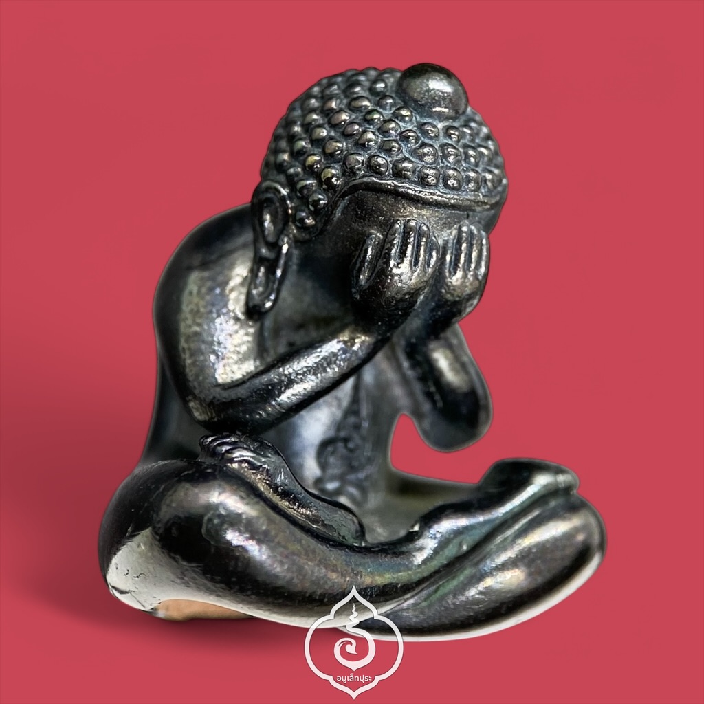 พระปิดตาหล่อ (เนื้อเมฆพัตร) รุ่นเจริญลาภ ปี65 หลวงปู่นิ่ม วัดพุทธมงคล จ.สุพรรณบุรี (ใต้ฐานอุดผง มีโค้ด หมายเลข 89)