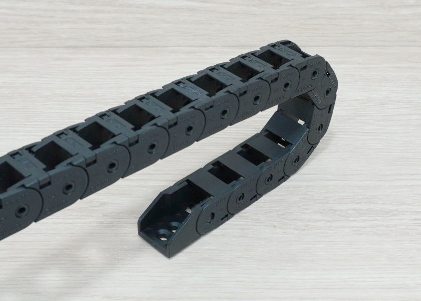 15 x 15 mm Cable Drag Chain R28mm ยาว 1M และ End Connectors (Bridge open outside)