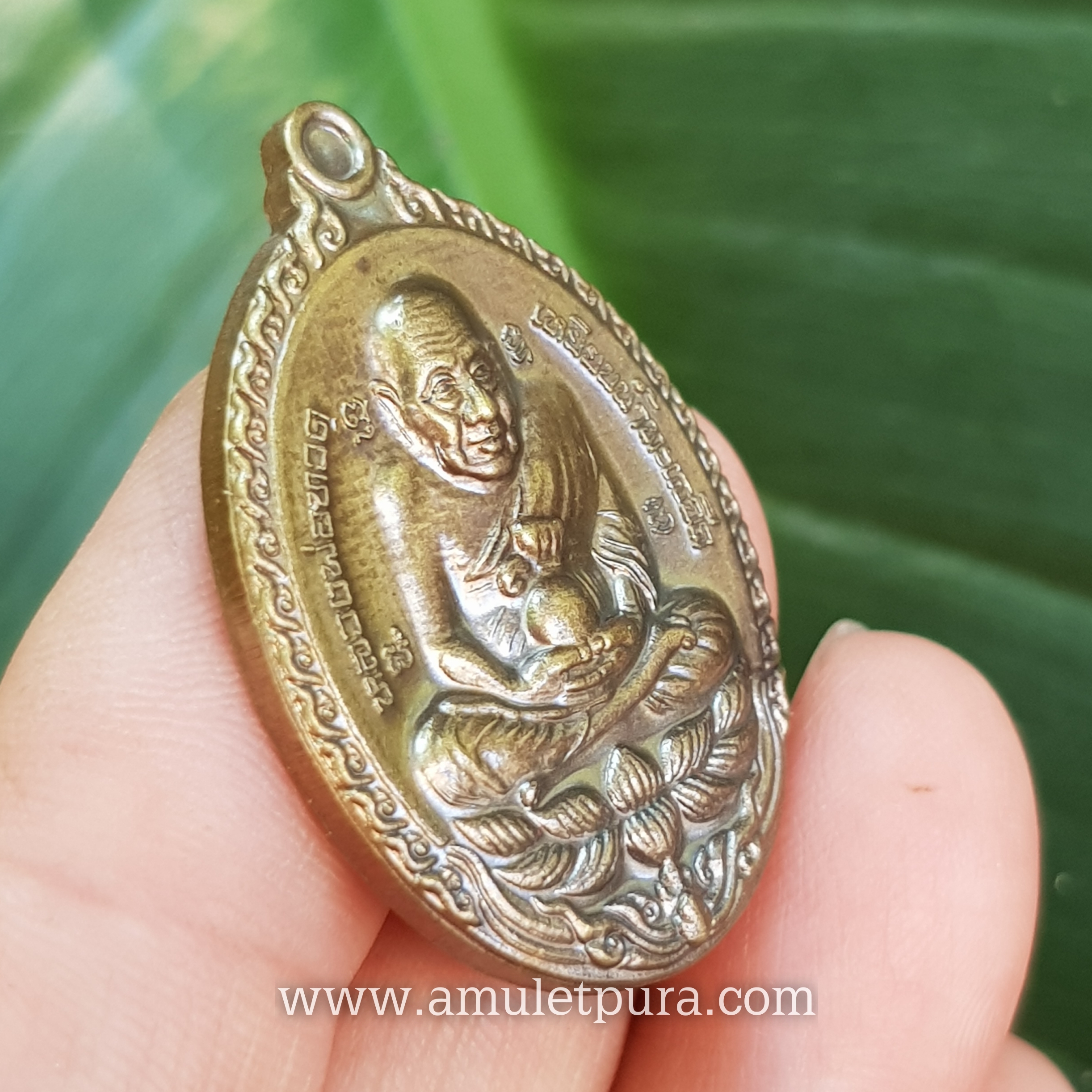 หลวงพ่อทวด (กรรมการ เนื้อทองแดงมันปู) รุ่นเปิดโลกเศรษฐี55 ปี55 หลวงปู่ดู่ วัดสะแก จ.พระนครศรีอยุธยา (2โค้ด หมายเลข ก 833)