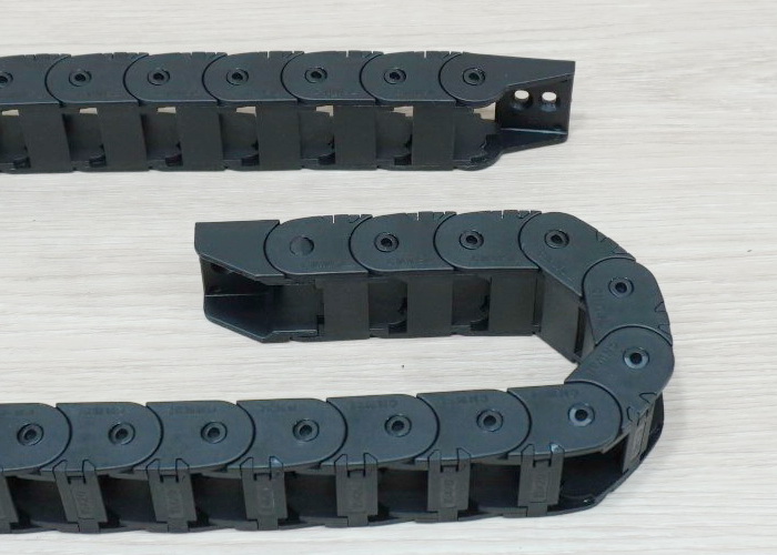 15 x 20 mm Cable Drag Chain R28mm ยาว 1M และ End Connectors (Bridge open outside)