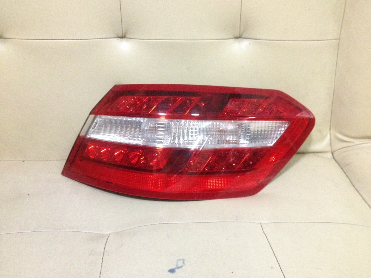 เสื้อไฟท้าย BENZ W212 R