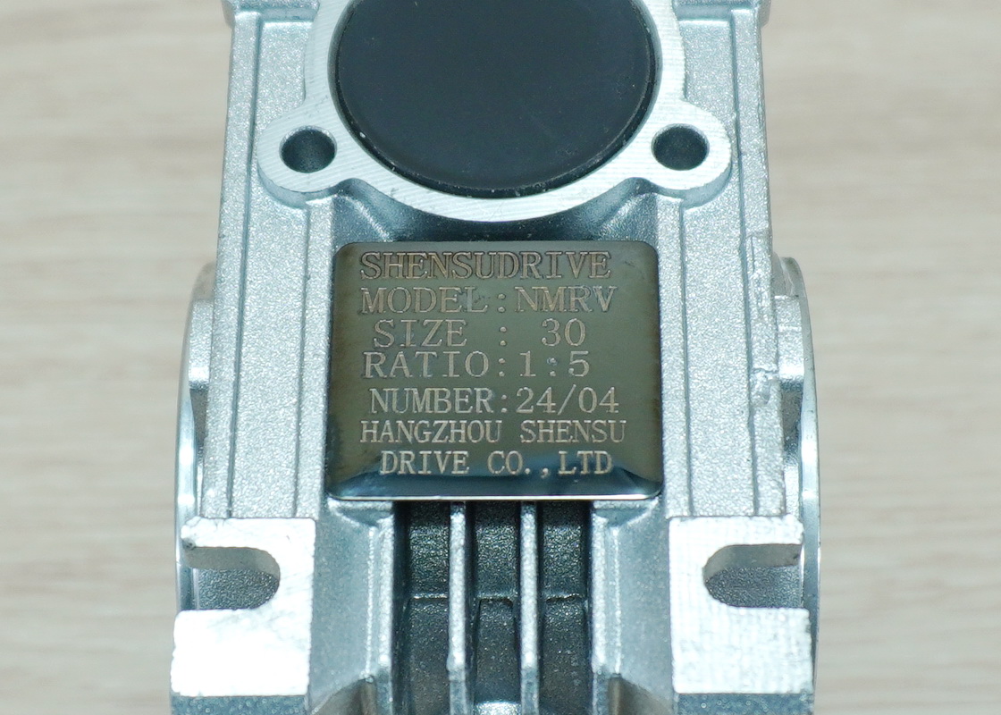 5:1 NMRV30 Worm Gearbox Speed Reducer for NEMA23 (shaft: input 8mm / Out 14mm)