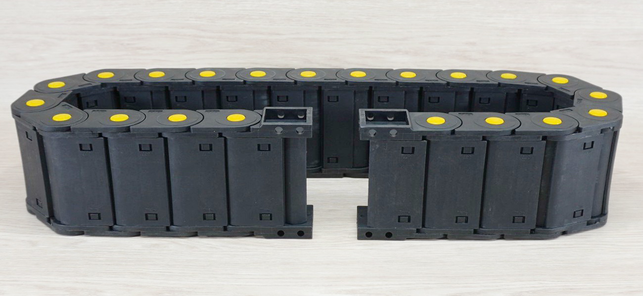 25 X 77 mm Cable Drag Chain R55mm ยาว 1M และ End Connectors (Fully-Enclosed)