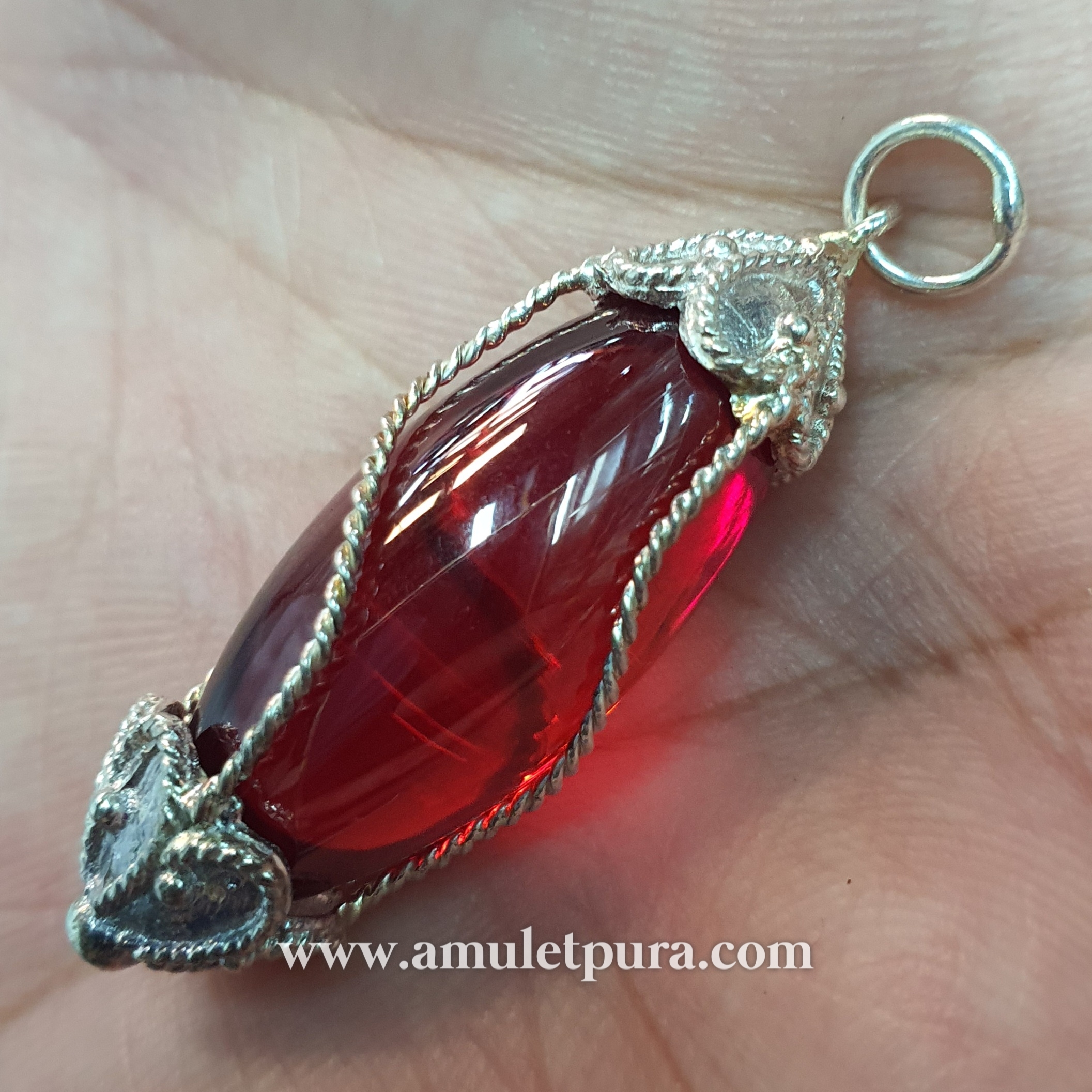 จี้เพชรพญานาคสัณฐานลูกรักบี้ : สีแดง