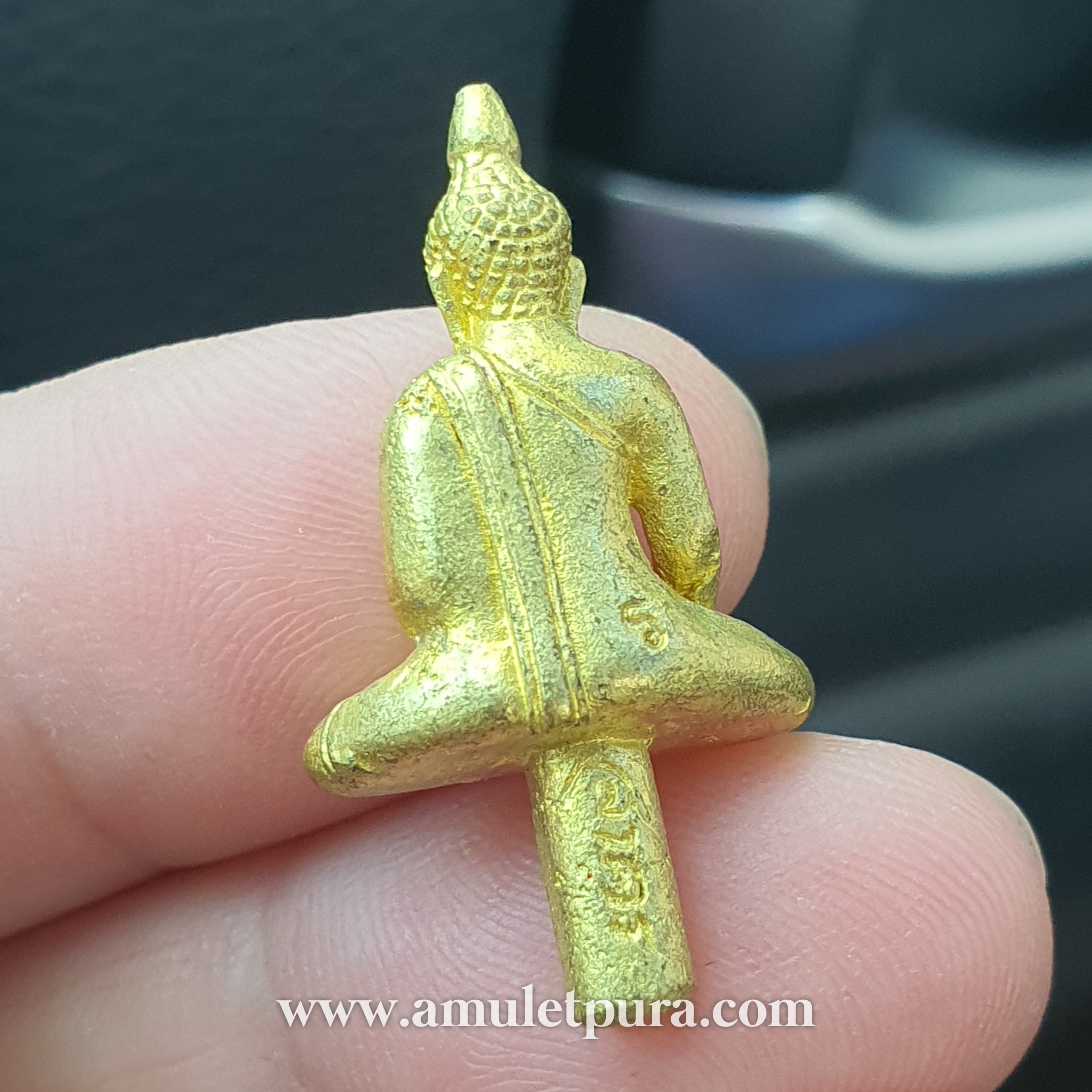 พระยอดธง รุ่นแรก (ทองเหลือง) ปี49 หลวงพ่อสาคร วัดหนองกรับ จ.ระยอง (ตอกโค๊ด ร. ด้านหลัง) สพท.ระยองเขต 1 จัดสร้างถวาย