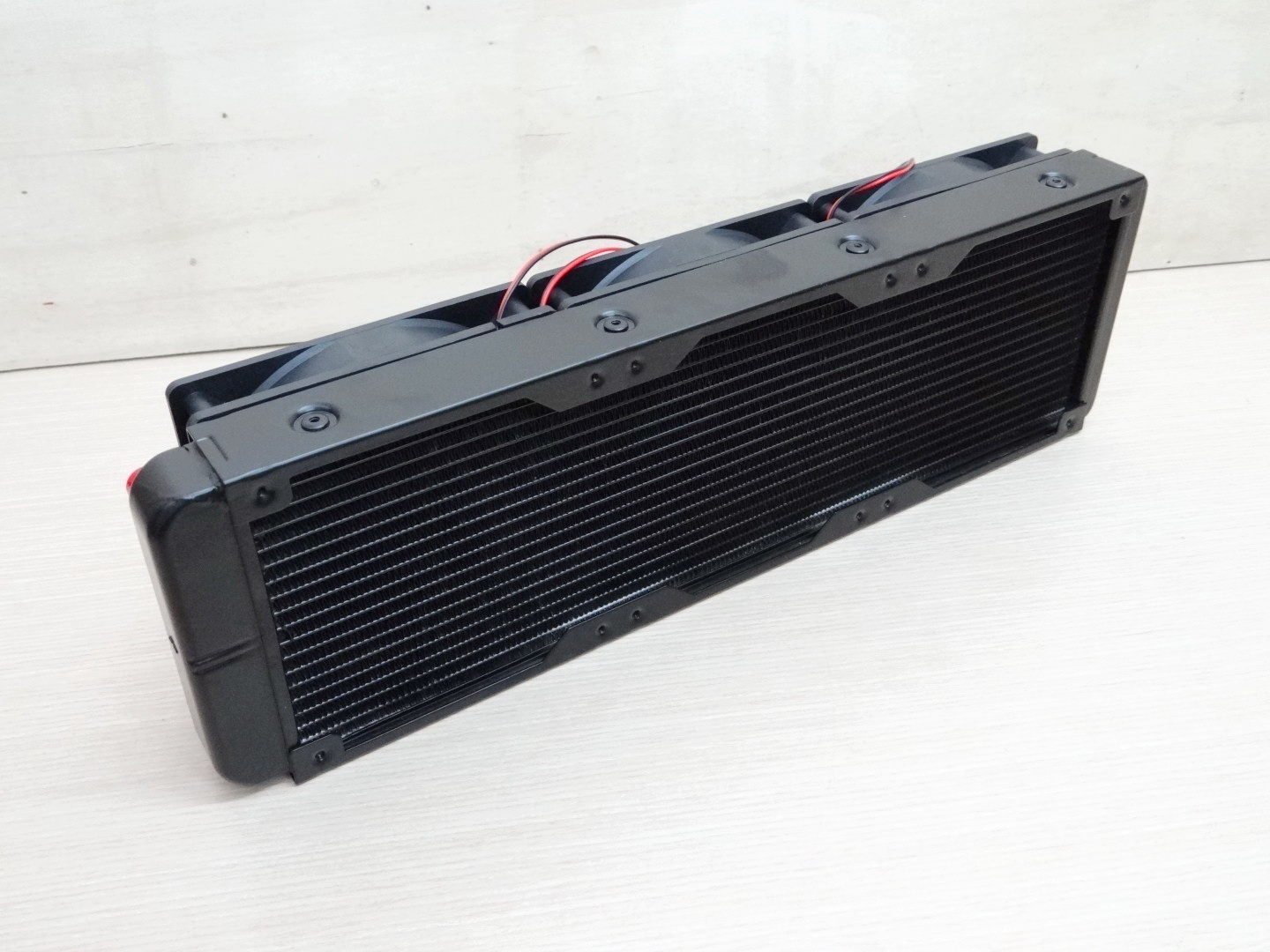 360mm (หัวจุก 10mm) Aluminum Radiator Water Cooling 18 Tube Heat Exchanger + 3 Fan 12V DC