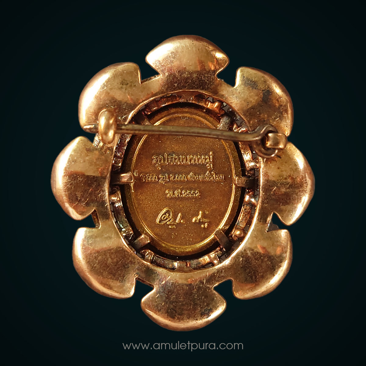 เหรียญพระพุทธล้อมเพชร หลังเข็มกลัด ที่ระลึกพิธีอุปสมบทหมู่ 7,000 รูป 7,000 ตำบลทั่วไทย ปี52 วัดพระธรรมกาย จ.ปทุมธานี