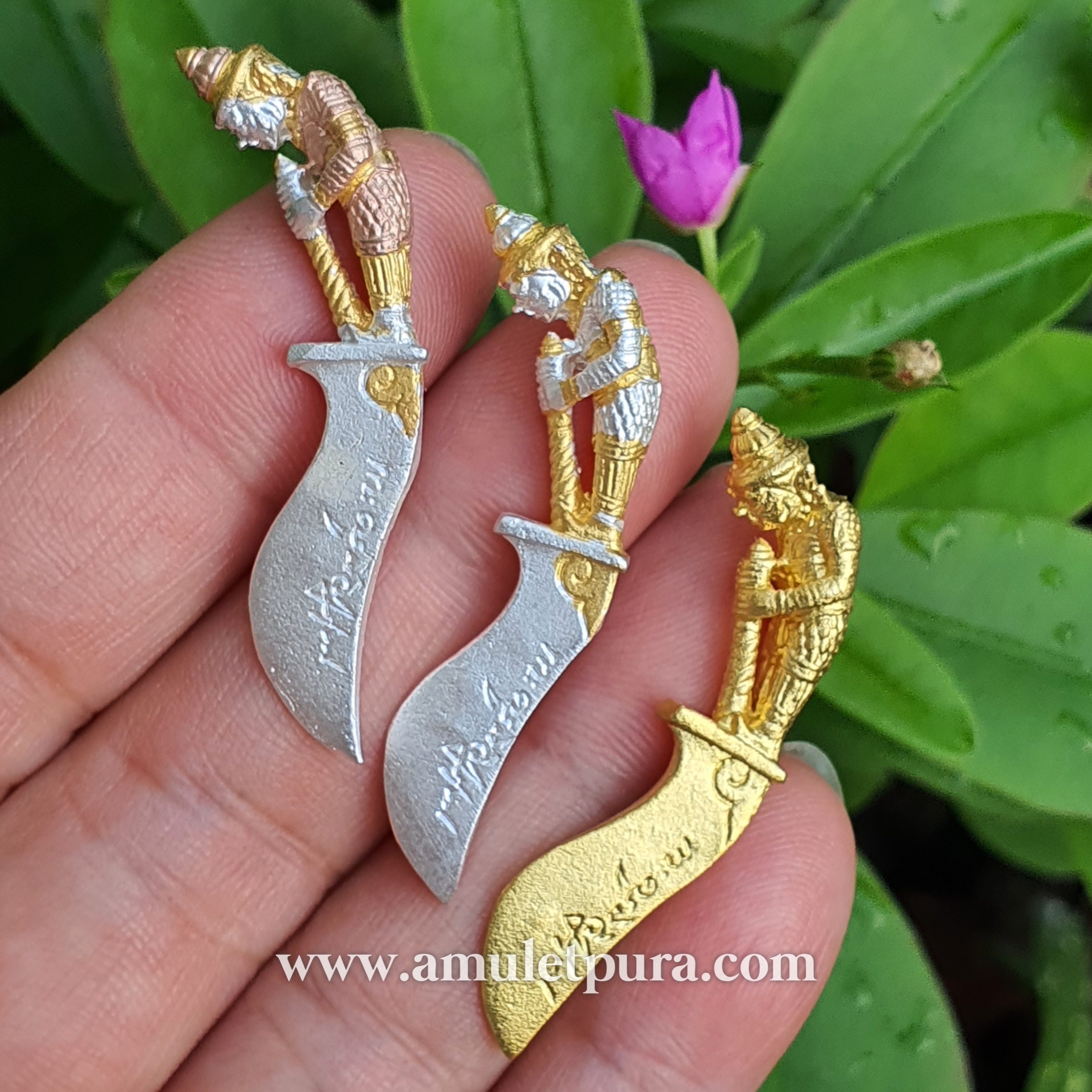 พระขรรค์หล่อ ด้ามท้าวเวสสุวรรณ(เนื้อ 3K)รุ่นพระขรรค์คู่บารมี ปี64 หลวงพ่อพัฒน์ วัดห้วยด้วน จ.นครสวรรค์(มีโค้ด หมายเลข๘๒)