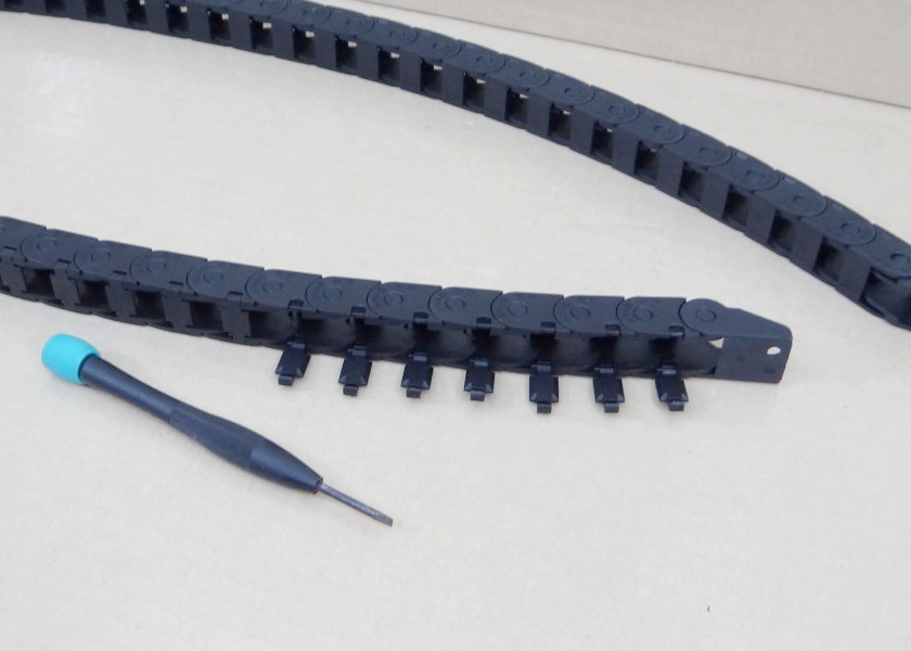 10 X 10 mm Cable Drag Chain R18mm ยาว 1M และ End Connectors (Bridge open outside)