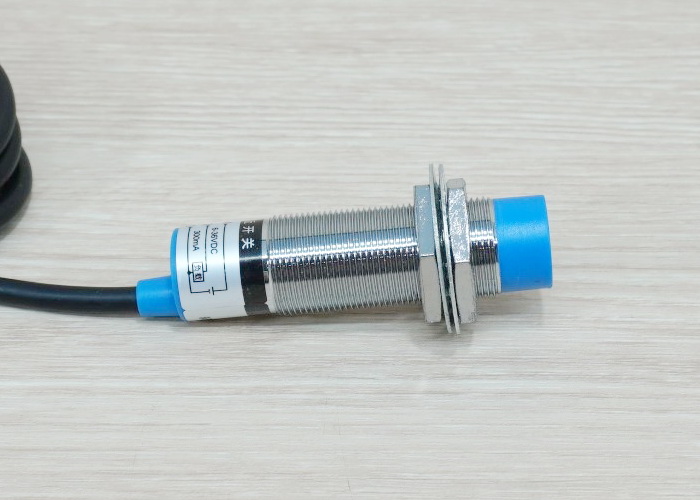 LJ18A3-8-Z/BY (PNP NO ระยะจับ 8mm) 6-36V DC Inductive Proximity Sensor