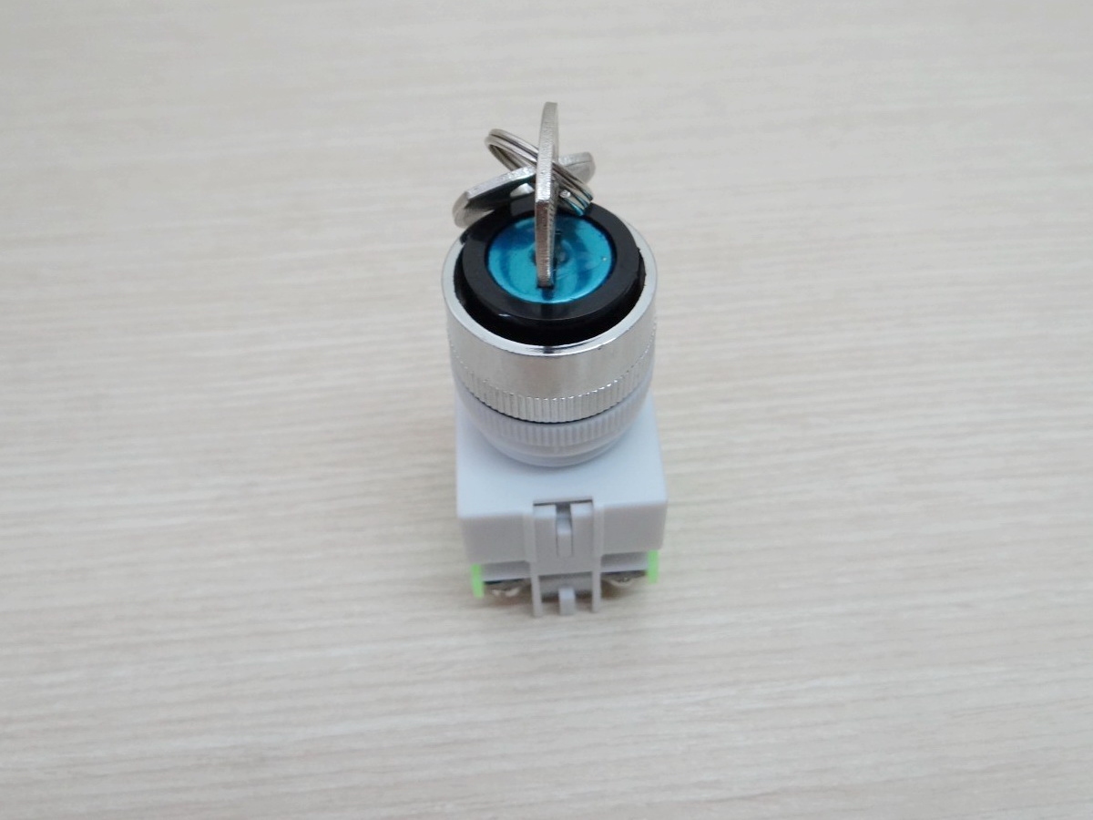 LAY37-20Y3 Rotary Switch + key 3 position 10A Flush NO-OFF-NO 22mm (Self-lock)