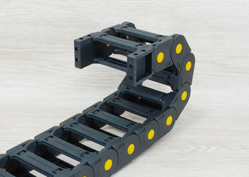 25 X 77 mm Cable Drag Chain R55mm ยาว 1M และ End Connectors (Bridge opening)