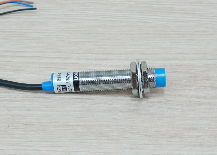 LJ12A3-4-Z/BY (PNP, NO ระยะ 4mm) 6-36V DC Inductive Proximity Sensor