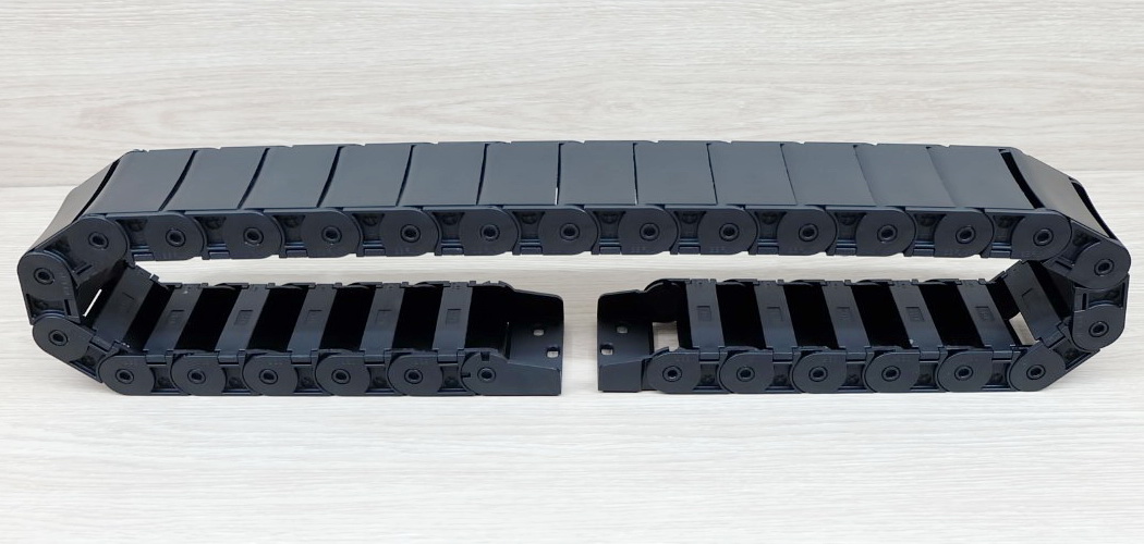 18 X 50 mm Cable Drag Chain R38mm ยาว 1M และ End Connectors (Semi-Enclosed)