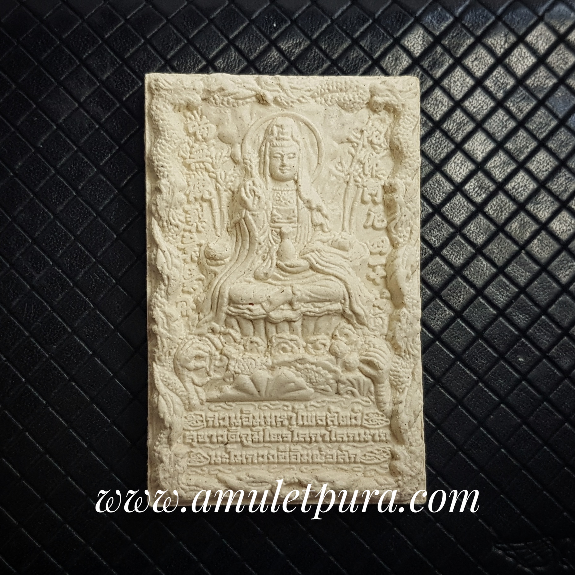 เจ้าแม่กวนอิม รุ่นกวนอิมมหาโพธิสัตว์ สุขาวดีภูมิไตรโลกาโลกนาถ ปี52 อ.หม่อม นิรนาม ไตรภูมิ วัดบ้านหนองตะเคียน จ.ศรีสะเกษ(พร้อมกรอบไมครอน)