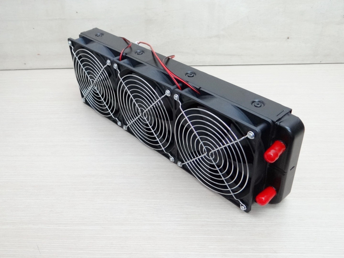 360mm (หัวจุก 10mm) Aluminum Radiator Water Cooling 18 Tube Heat Exchanger + 3 Fan 12V DC
