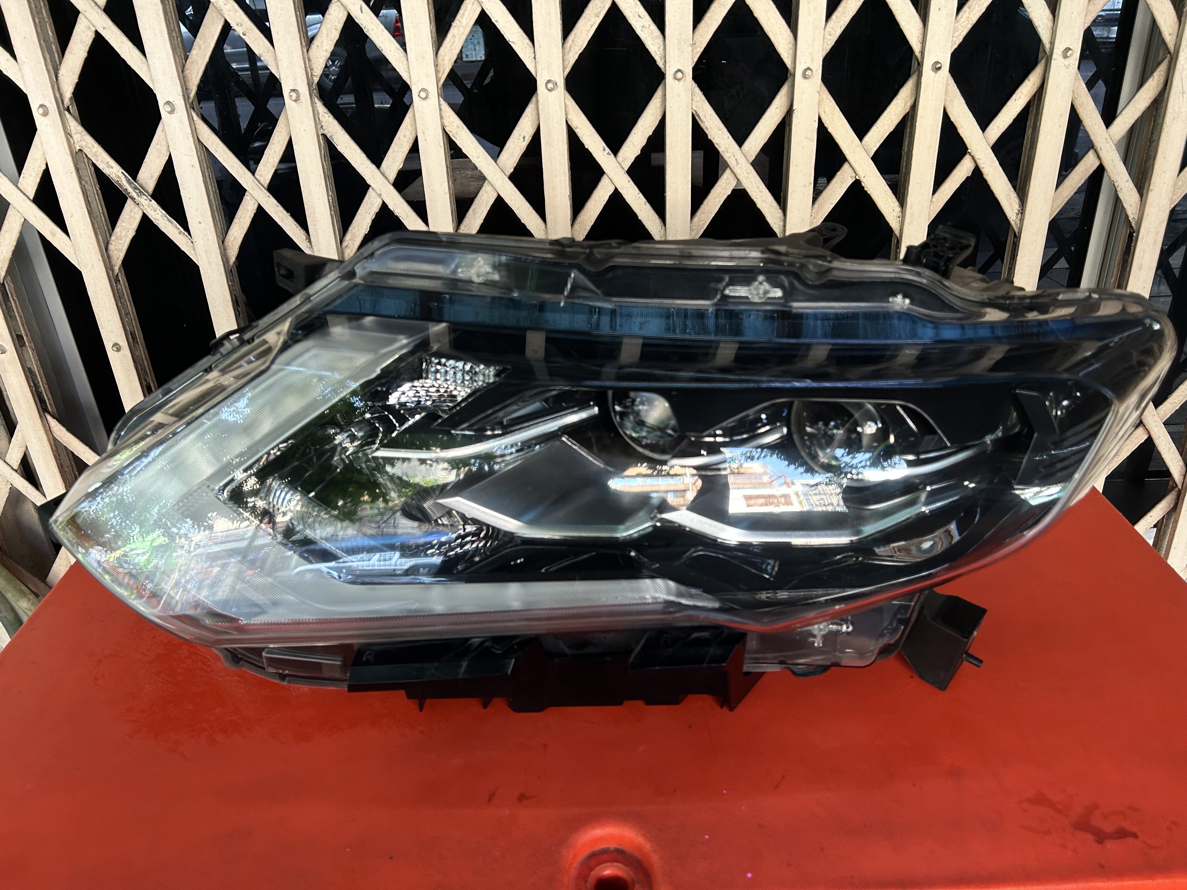 ไฟหน้าNissan x-tail#2 L (ซ้าย)