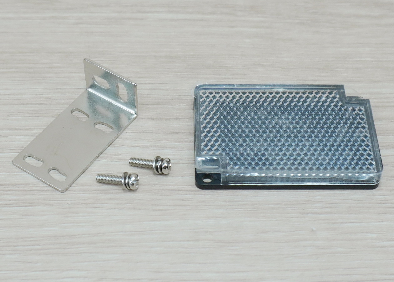 E3Z-R61, Mirror Reflection Photoelectric Switch 20-200 cm Detection Range (NPN, NO/NC)