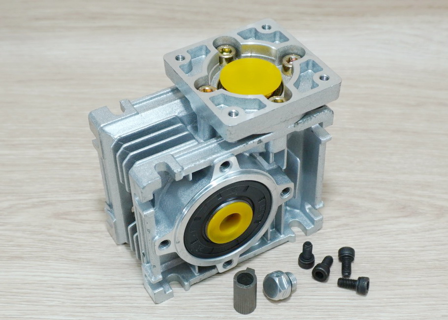 10:1 NMRV30 Worm Gearbox Speed Reducer for NEMA23 (shaft: input 8mm / Out 14mm)