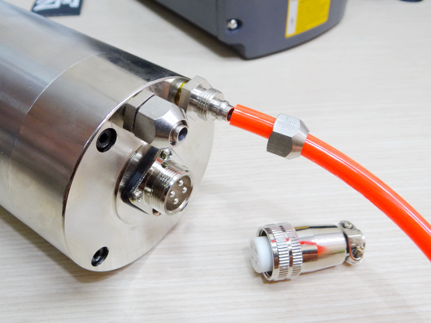 2.2 kw 220V ER20 Water Cooled Spindle Motor (3 Bearing) GDZ80-2.2B Ø80x213 mm