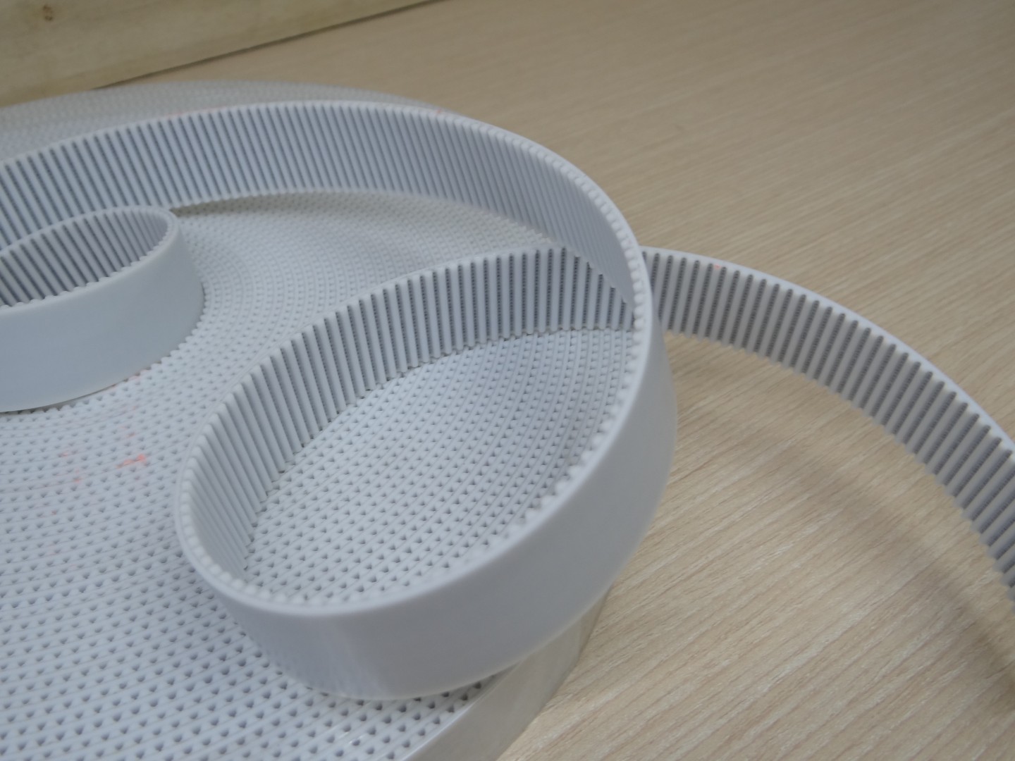 HTD-3M-25mm PU Timing Belt Steel Core สีขาว (สานแถบเส้นเหล็กในสายพาน ราคา/1เมตร)