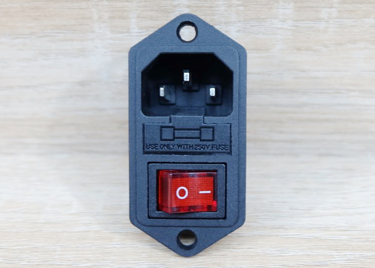 AC-008 Plug Socket 3 Pin Male AC250V พร้อมสวิทช์และฟิวส์ 10A