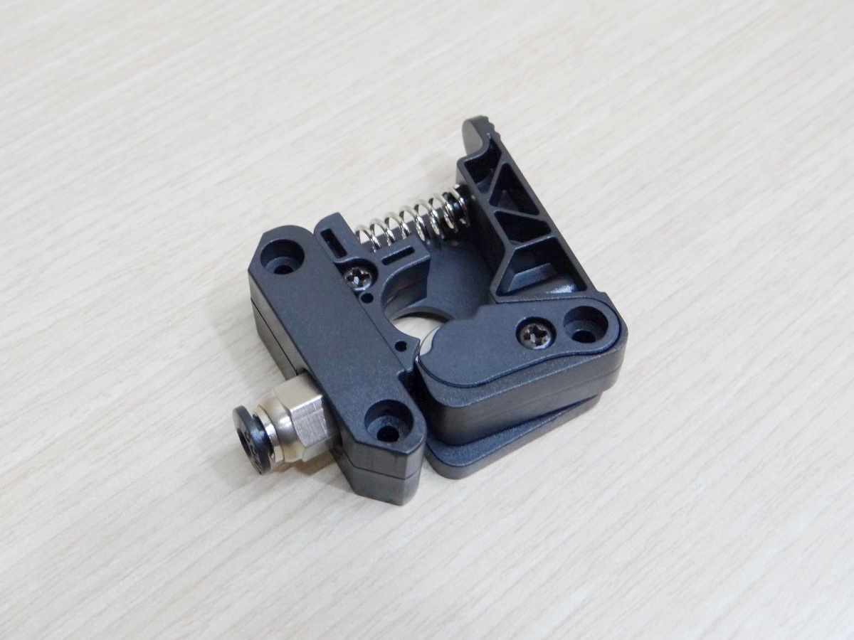 Left-hand Extruder 1.75mm feeding makerbot PC4-M5 injection pieces