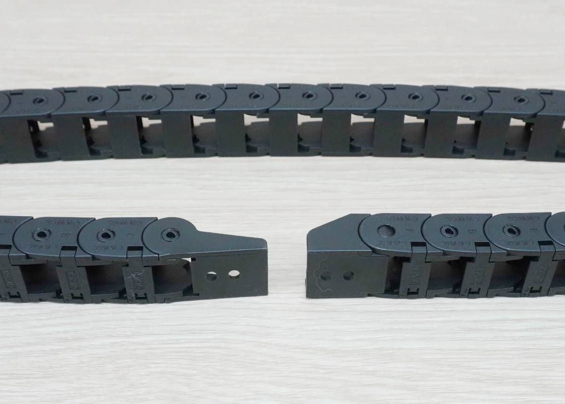 15 x 15 mm Cable Drag Chain R28mm ยาว 1M และ End Connectors (Bridge open outside)