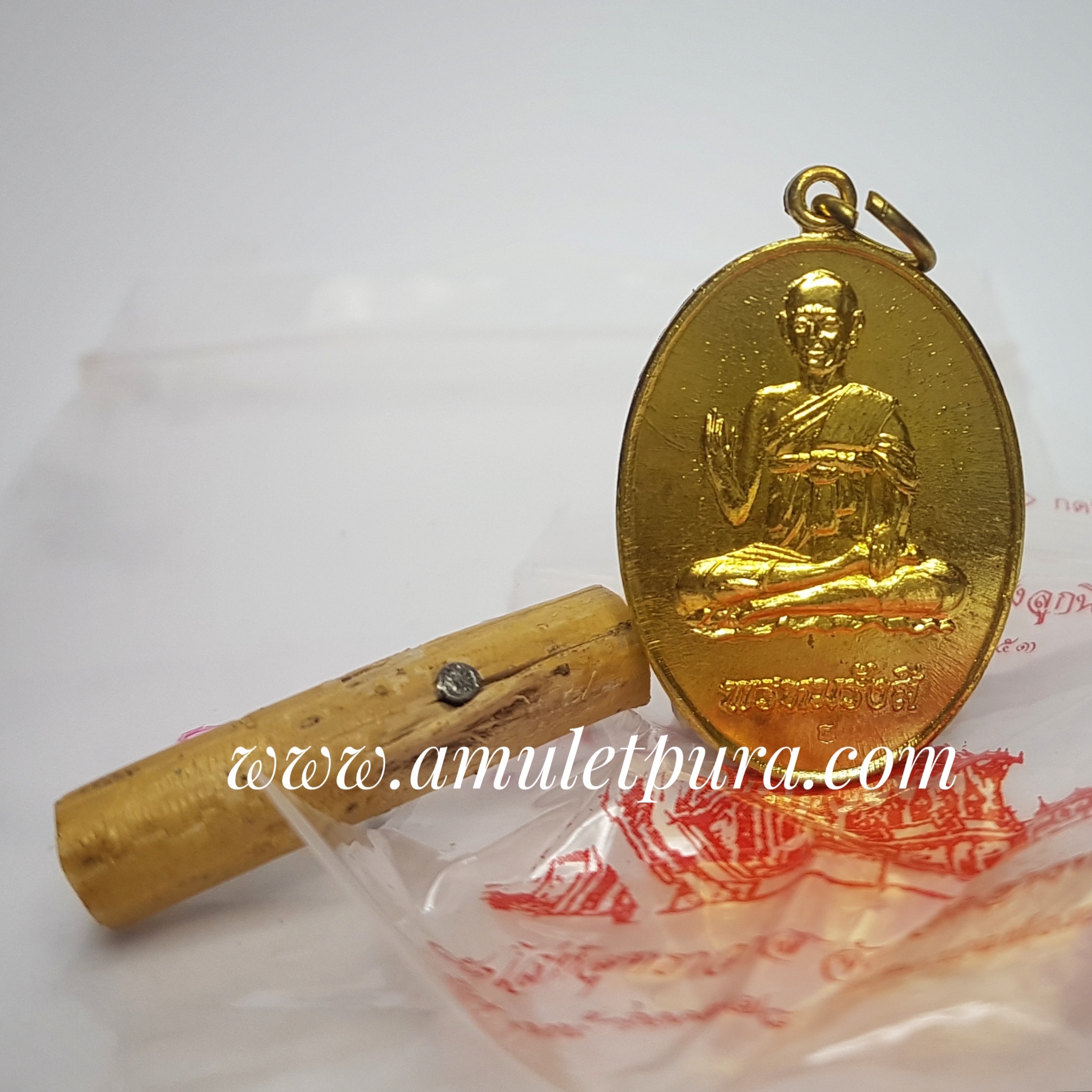 ผ้าคลุมลูกนิมิตร มหาลาภ-มหามงคล งานปิดทองฝังลูกนิมิตร ปี53 วัดโล่ห์สุทธาวาส จ.อ่างทอง(พร้อมเหรียญสมเด็จโตปางจับยามสามตาและหวายลูกแรก)