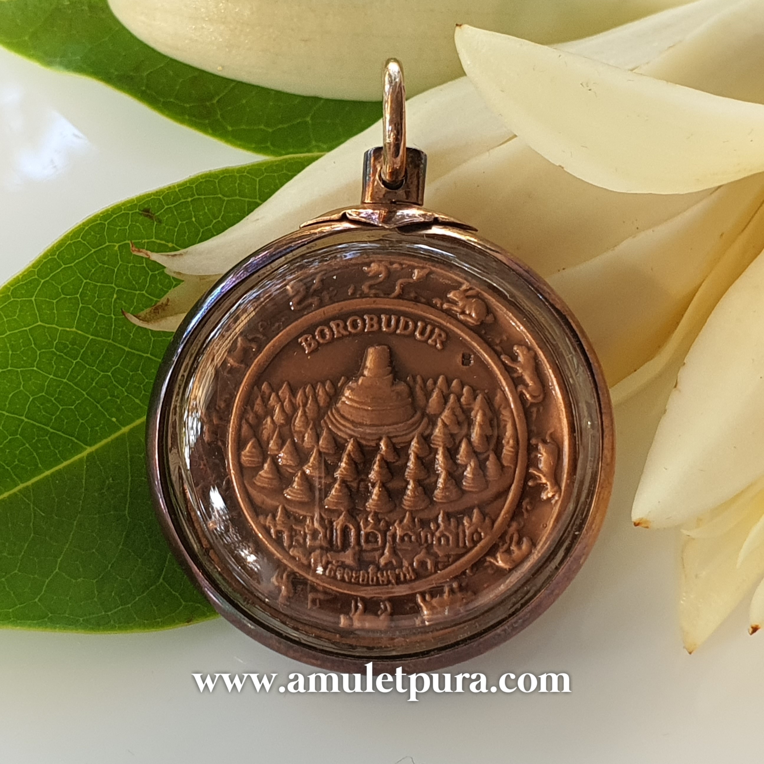 จตุคามรามเทพ รุ่นสัจจะอธิษฐาน บุโรพุทโธ (ทองแดงรมดำ 2.5 ซม. หลังมหาเจดีย์บุโรพุทโธ) ปี50 อ.ลักษณ์ เรขานิเทศ (มีโค้ด พร้อมกรอบฝ่าหวาย)