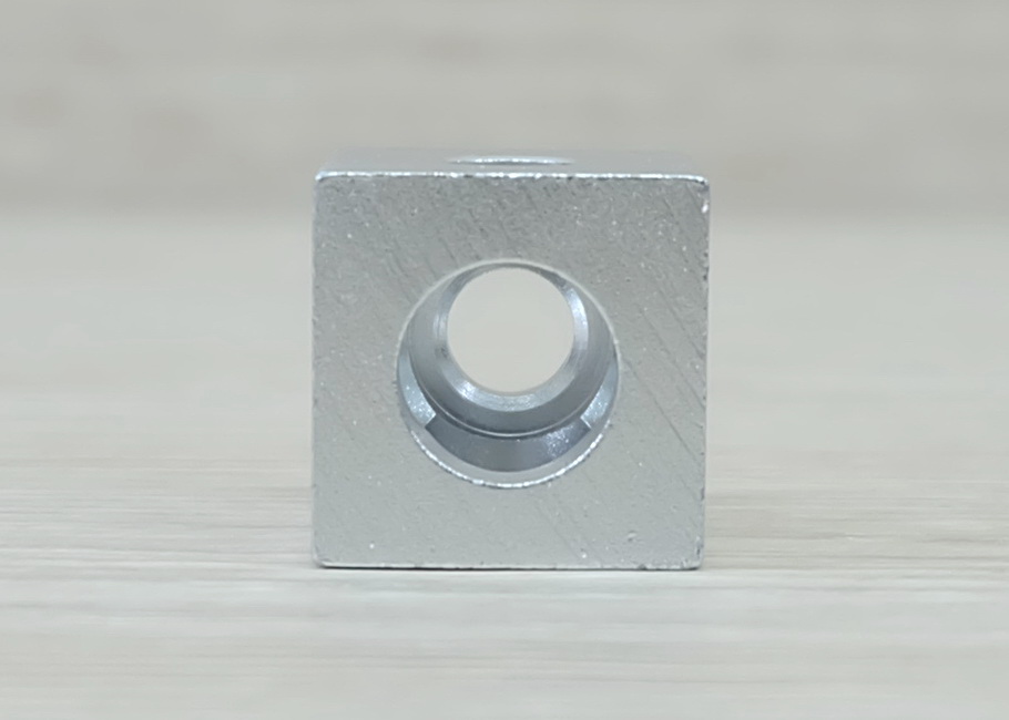 Cube Corner Bracket (Silver)
