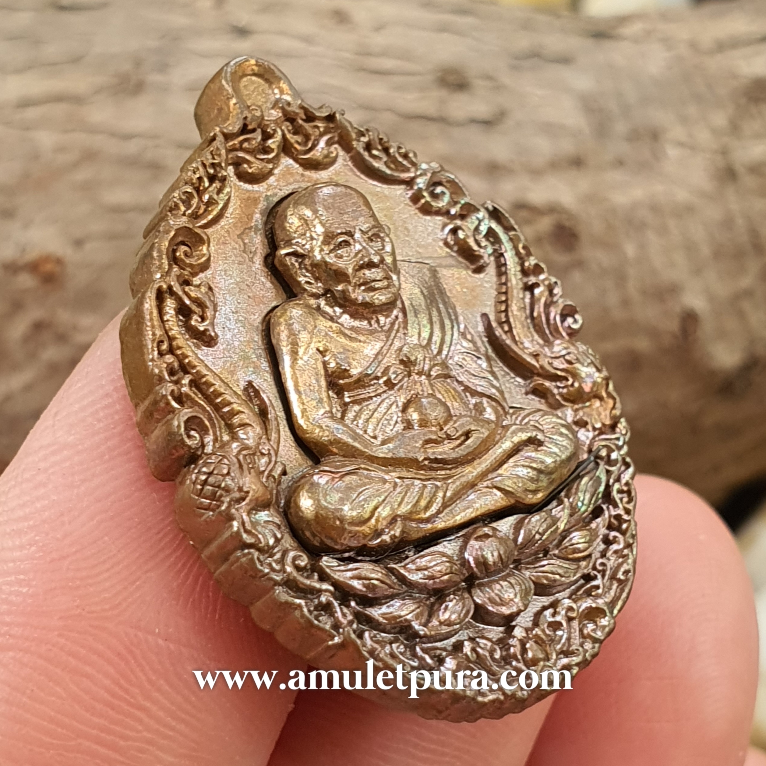 เหรียญหล่อหลวงปู่ทวดบรรจุกริ่ง(ทองแดงผิวไฟ)รุ่นเปิดโลกเศรษฐี58 วัดพระมหาธาตุฯ จ.นครศรีธรรมราช(ตอกโค้ด หมายเลข1562)