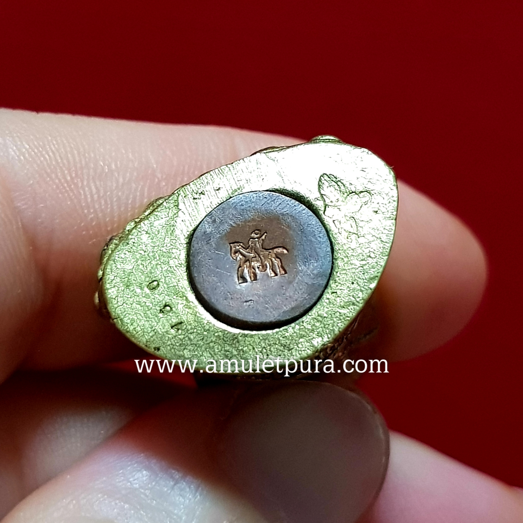 พระกริ่งนเรศวรเพชรกลับ (ปลอกลูกปืนกะใหล่ทอง) รุ่นอัศวิน ค่ายนเรศวร ปี50 วัดห้วยมงคล จ.ประจวบคีรีขันธ์ (ใต้ฐานตอกโค้ด หมายเลข160)