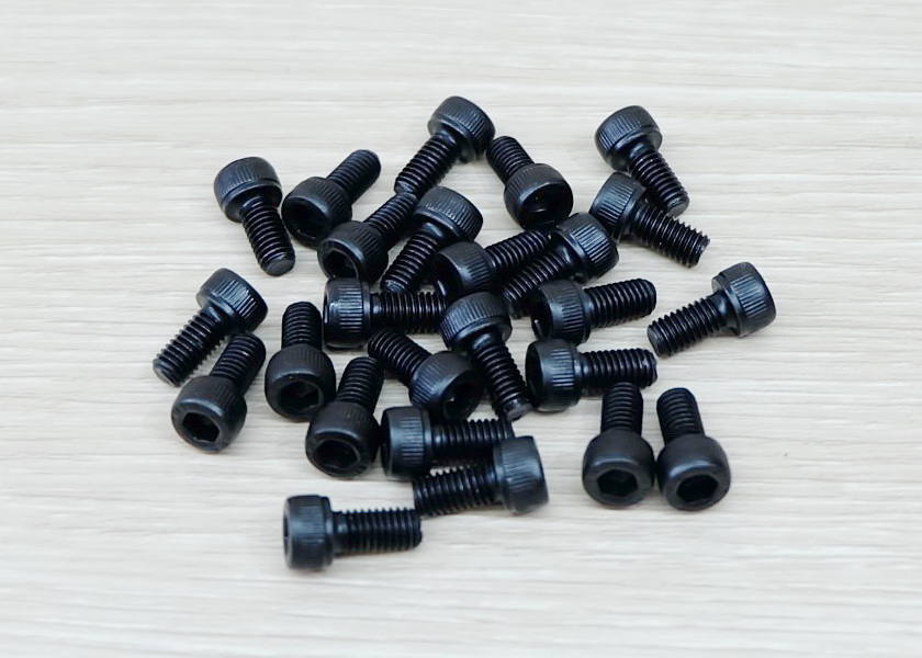 สกรูหัวจมดำ Screw M5 ยาว 10mm (20ตัว/ถุง)