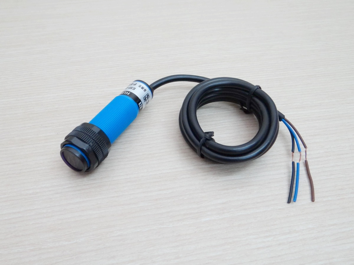 E3F-DS10C4 Infrared Photoelectric Sensor 0-10cm Detection Range (NPN, NO)