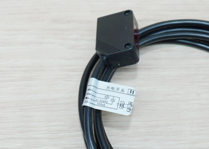 E3Z-LS63, Diffuse Photoelectric Switch 1-50 cm Detection Range (NPN, NO/NC)