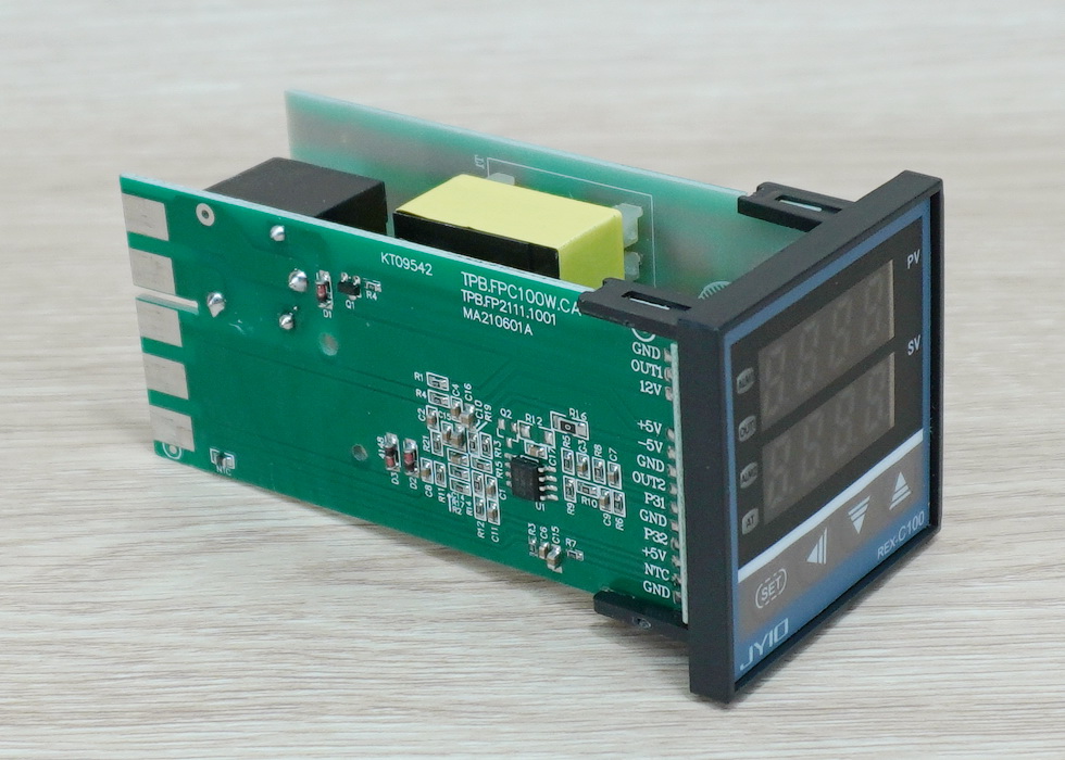 เครื่องควบคุมอุณหภูมิระบบ PID รุ่น REX-C100FK02-V*AN (240V/50HZ) + Thermocouple 0 to 400 °c