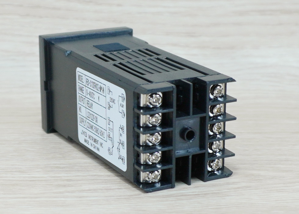 เครื่องควบคุมอุณหภูมิระบบ PID รุ่น REX-C100FK02-M*AN (240V/50HZ) + Thermocouple 0 to 400 °c