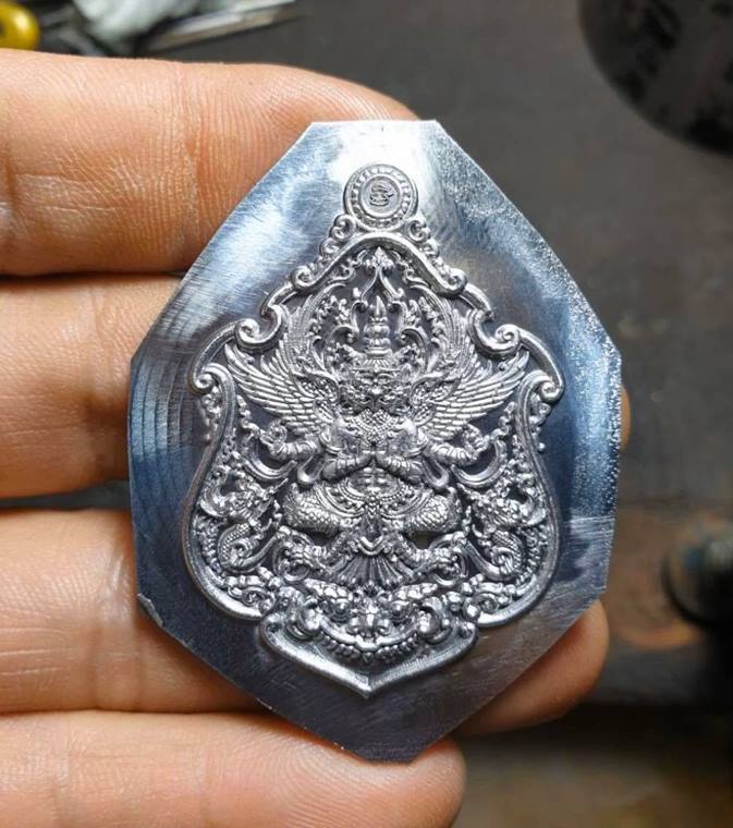 เหรียญพญาครุฑ(ทองทิพย์ลงยาแดง)รุ่นเจ้าสัวเวนไตย ปี63 หลวงพ่อฟู วัดบางสมัคร จ.ฉะเชิงเทรา(มีโค้ด หมายเลข 446)