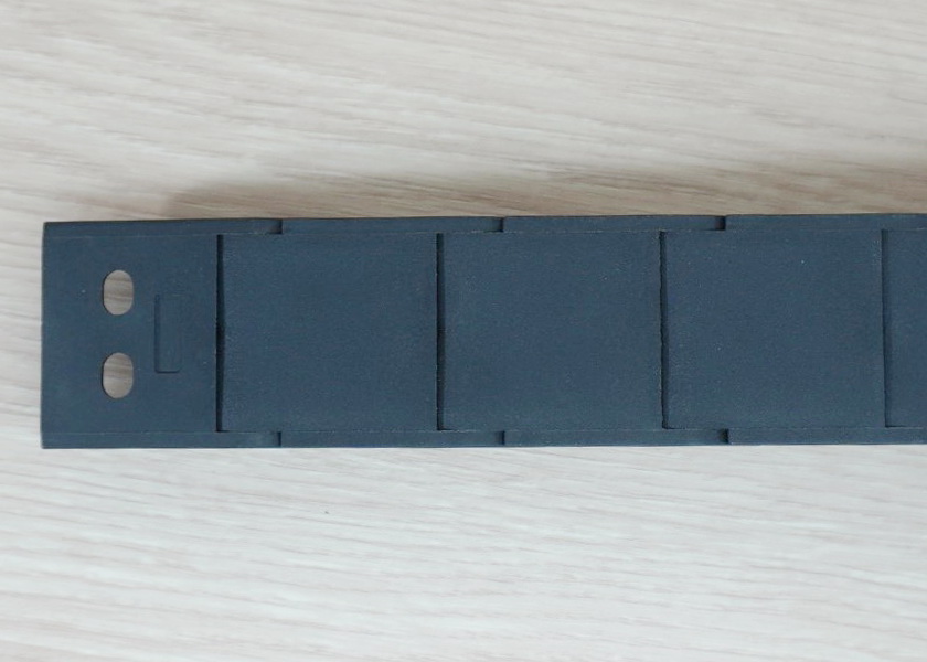 18 X 25 mm Cable Drag Chain R38mm ยาว 1M และ End Connectors 2-รูยึด (Semi-Enclosed)